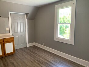 1201 Steele St, Unit Upper in Algoma, WI - Foto de edificio - Building Photo