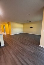3528 Loggerhead Ln in Mims, FL - Foto de edificio - Building Photo