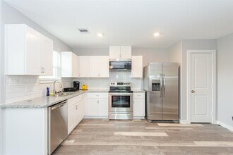 618 Maple Way in Houston, TX - Foto de edificio - Building Photo