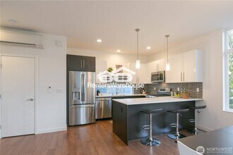 2612 SW Genesee St in Seattle, WA - Building Photo - Building Photo