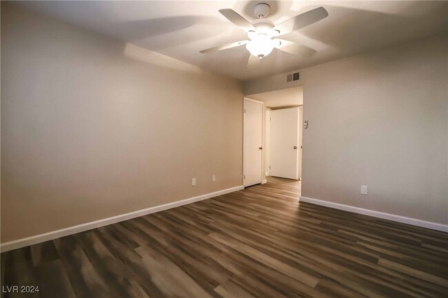 5217 Caspian Springs Dr-Unit -101 in Las Vegas, NV - Building Photo - Building Photo