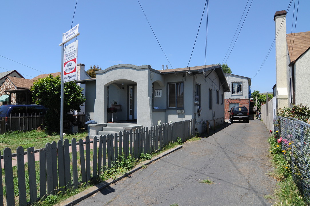 284 Smalley Ave in Hayward, CA - Foto de edificio