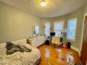 814 Parker St, Unit 3 in Boston, MA - Foto de edificio - Building Photo