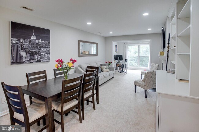 10303 Appalachian Cir-Unit -9-304 in Oakton, VA - Building Photo - Building Photo