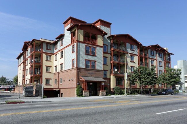 Sunrise Villas in Los Angeles, CA - Foto de edificio - Building Photo