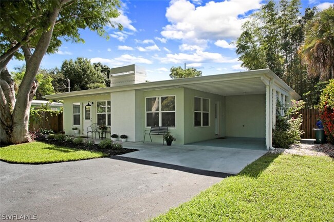 982 13th St N in Naples, FL - Building Photo - Building Photo