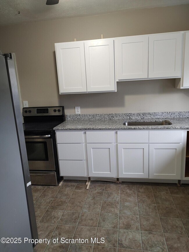 107 2nd St in Blakely, PA - Building Photo - Building Photo