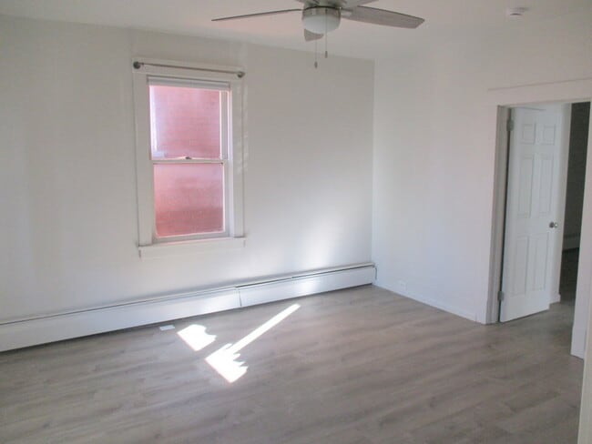 924 Beaver Rd in Ambridge, PA - Building Photo - Building Photo