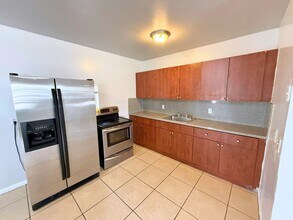 1045 Curtiss Dr in Opa Locka, FL - Building Photo - Building Photo