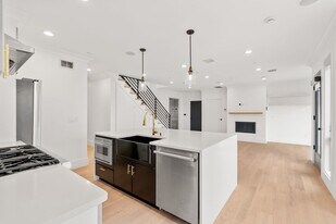 148 W 9th St, Unit PH7 in Boston, MA - Building Photo