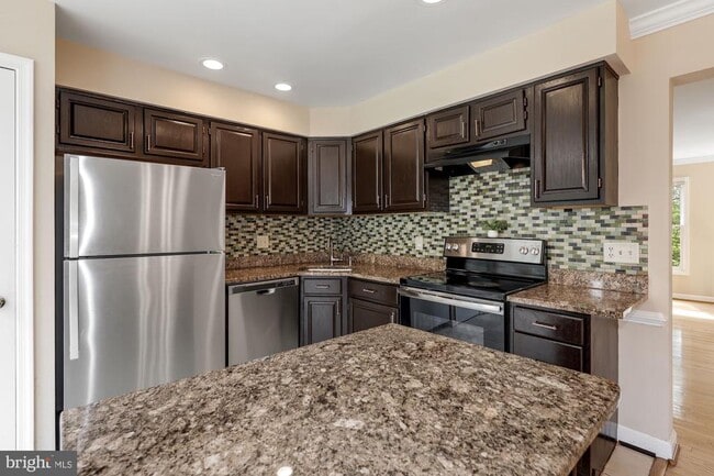 20324 Cedarhurst Way in Germantown, MD - Building Photo - Building Photo
