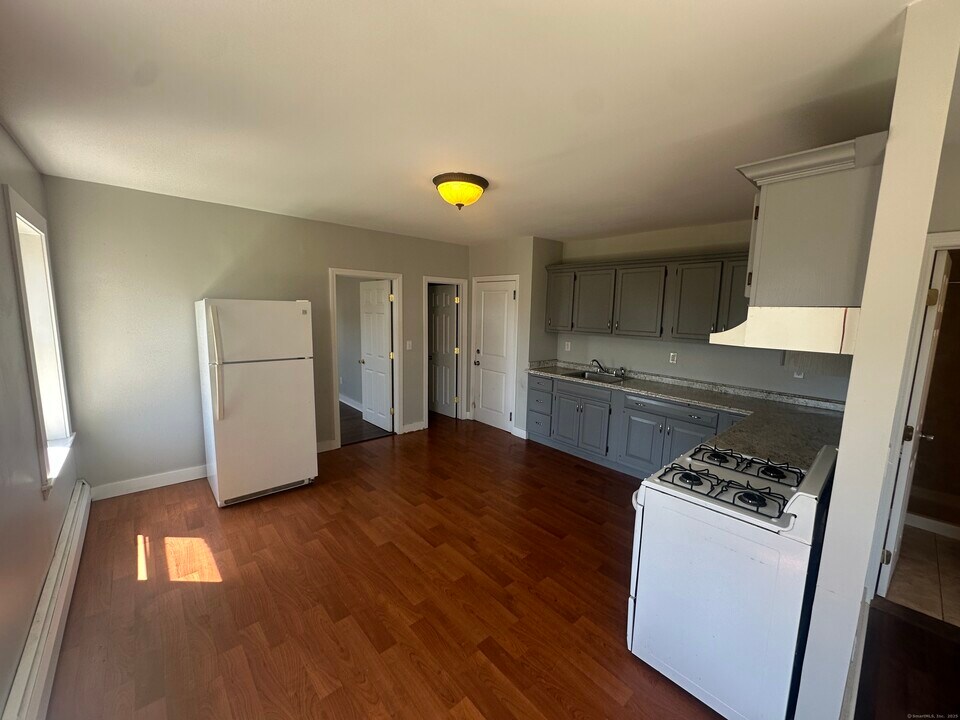86 Gold St in New Britain, CT - Building Photo