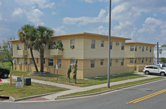 902-910 2nd St N in Jacksonville Beach, FL - Building Photo - Building Photo