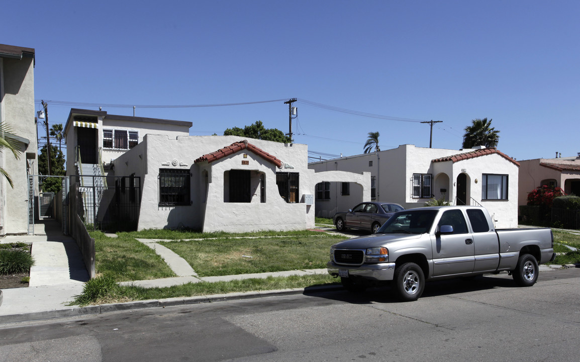 4423-4431 Winona Ave in San Diego, CA - Building Photo