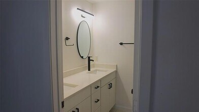 1101 Noble Ave in Carrollton, TX - Building Photo - Building Photo