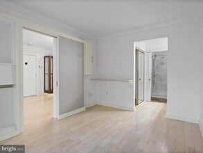7596 Lakeside Village Dr in Falls Church, VA - Building Photo - Building Photo