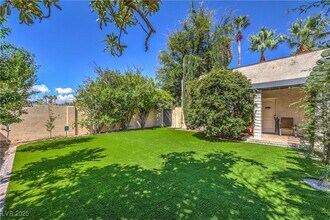 2701 Alta Dr in Las Vegas, NV - Building Photo - Building Photo
