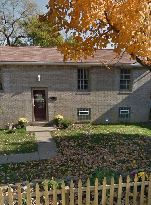 2614 Girard Ave in North Versailles, PA - Foto de edificio