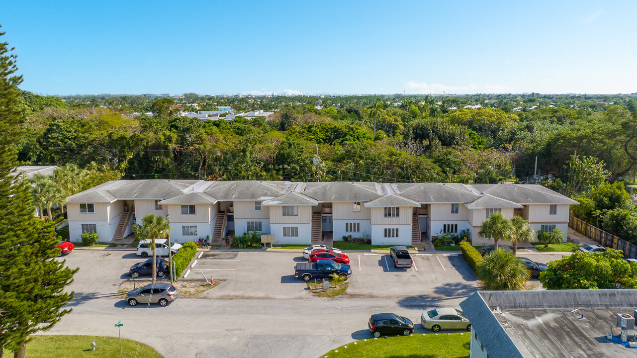 Camino House in Boca Raton, FL - Building Photo