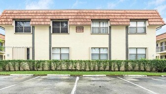 10070 NW 6th St in Pembroke Pines, FL - Building Photo