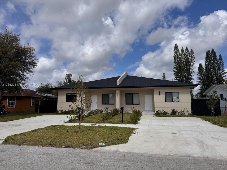 915 NW 104th St in Miami, FL - Foto de edificio