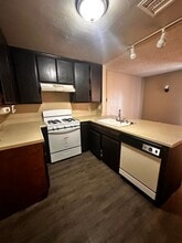 5808 Almendra Ct in Bakersfield, CA - Building Photo - Building Photo