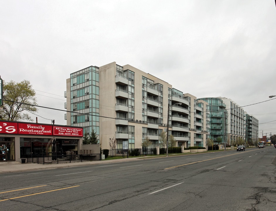 Samru Towers in Toronto, ON - Building Photo