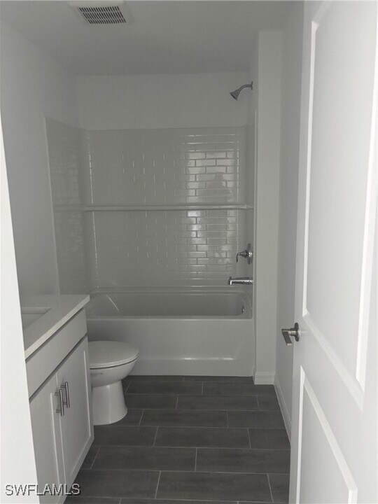 1113 NW 21st Ave in Cape Coral, FL - Building Photo