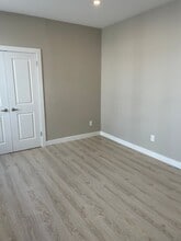 145 Dupont St, Unit 1st floor in Philadelphia, PA - Foto de edificio - Building Photo