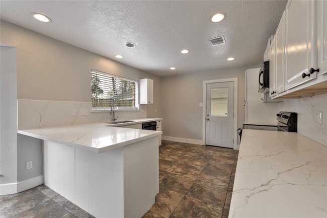 4131 Valley Haven Dr