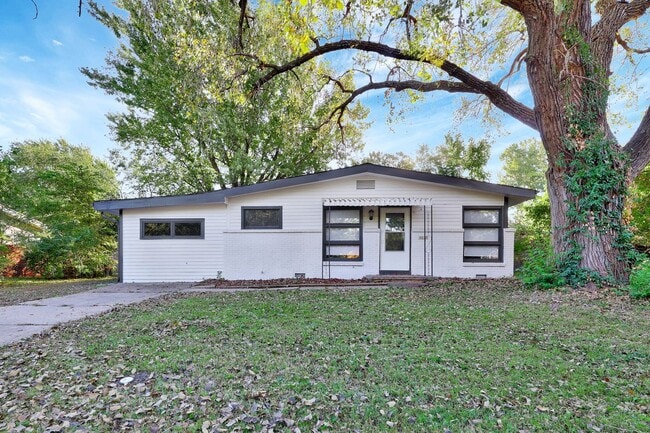property at 6020 N E Pk Vw Dr