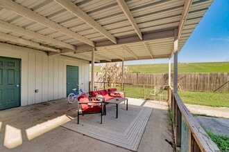 550 S River Rd, Unit B in Port Allen, LA - Building Photo - Building Photo