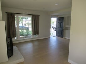 13628 Ardis Ave, Unit 1611 - B-812 - B in Bellflower, CA - Building Photo