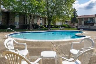 Camelot Apartments in Ypsilanti, MI - Building Photo - Building Photo