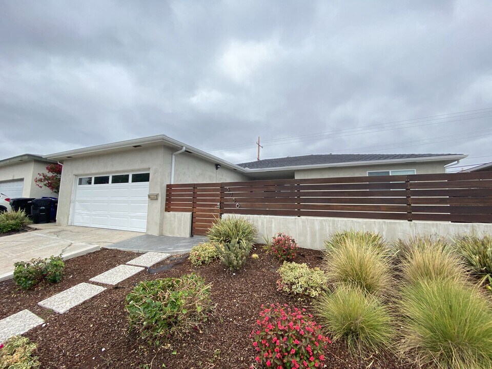 5756 Mary Ln Dr in San Diego, CA - Building Photo
