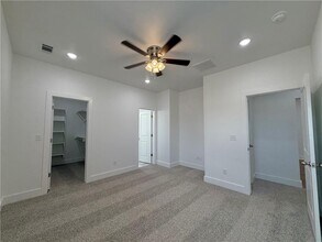 2001 E Brookview Dr in Siloam Springs, AR - Building Photo - Building Photo