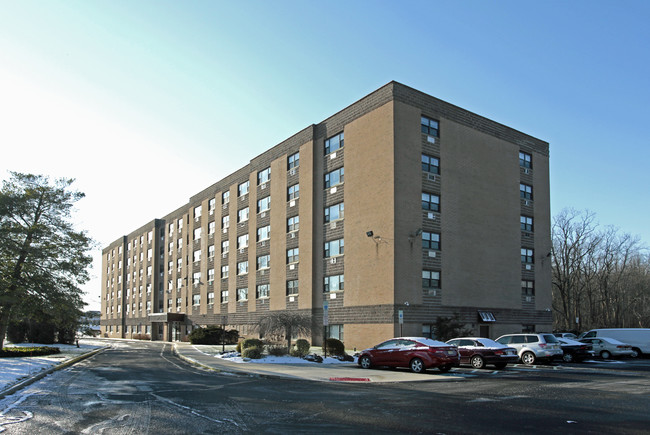 Oceanport Gardens in Oceanport, NJ - Building Photo - Building Photo