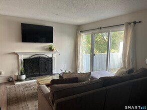 10 Sugar Maple Ln in Ridgefield, CT - Building Photo - Building Photo