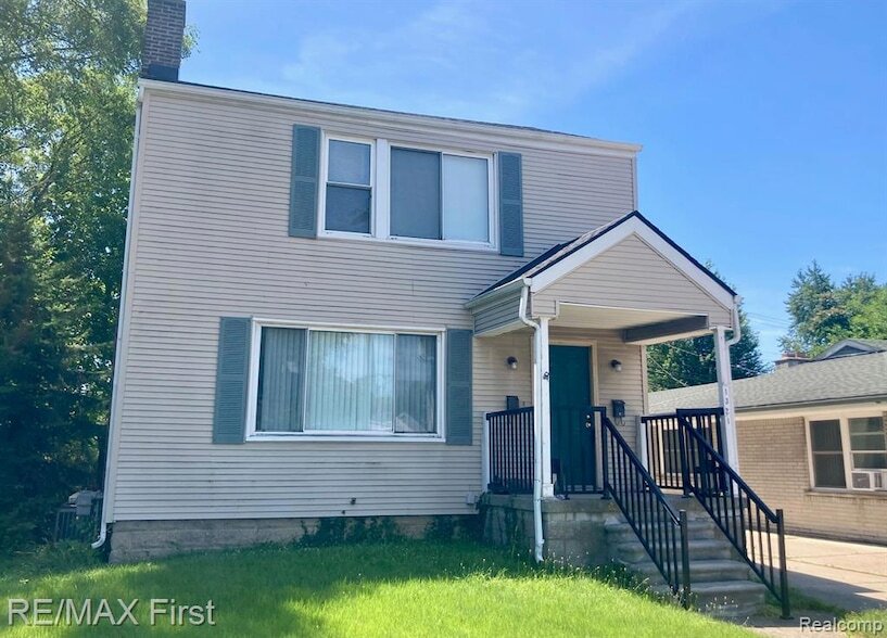1321 W Nine Mile Rd in Ferndale, MI - Building Photo