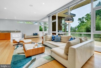 3302 Shirley Ln in Chevy Chase, MD - Building Photo - Building Photo