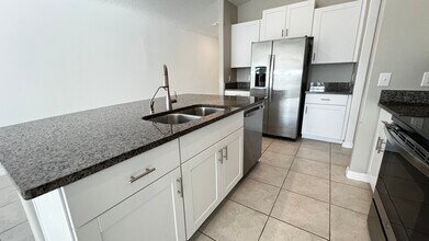 31289 Barrel Wave Way in Zephyrhills, FL - Building Photo - Building Photo