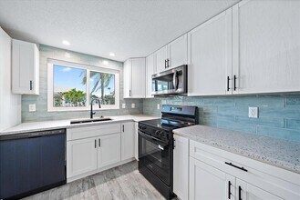 730 Spanish Dr S in Longboat Key, FL - Building Photo - Building Photo