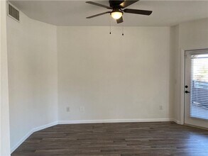 9330 W Maule Ave in Las Vegas, NV - Foto de edificio - Building Photo