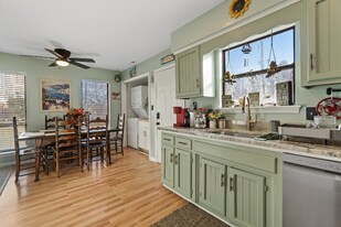 4726 Hollis Rd in Virginia Beach, VA - Building Photo