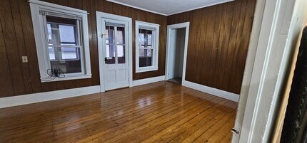 368 Court St, Unit Apt2 in Keene, NH - Foto de edificio - Building Photo