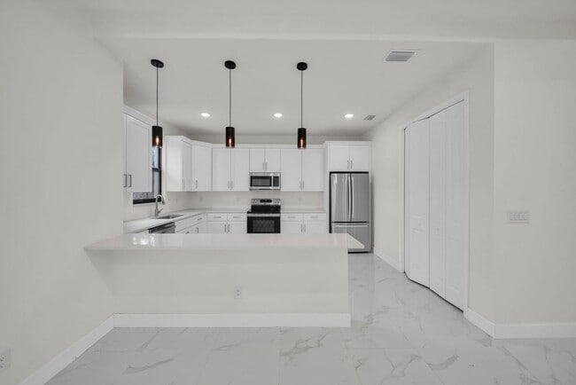 446 Skyland Ln in Port Charlotte, FL - Building Photo - Building Photo