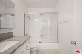 1221 Amherst Ave in Los Angeles, CA - Foto de edificio - Building Photo