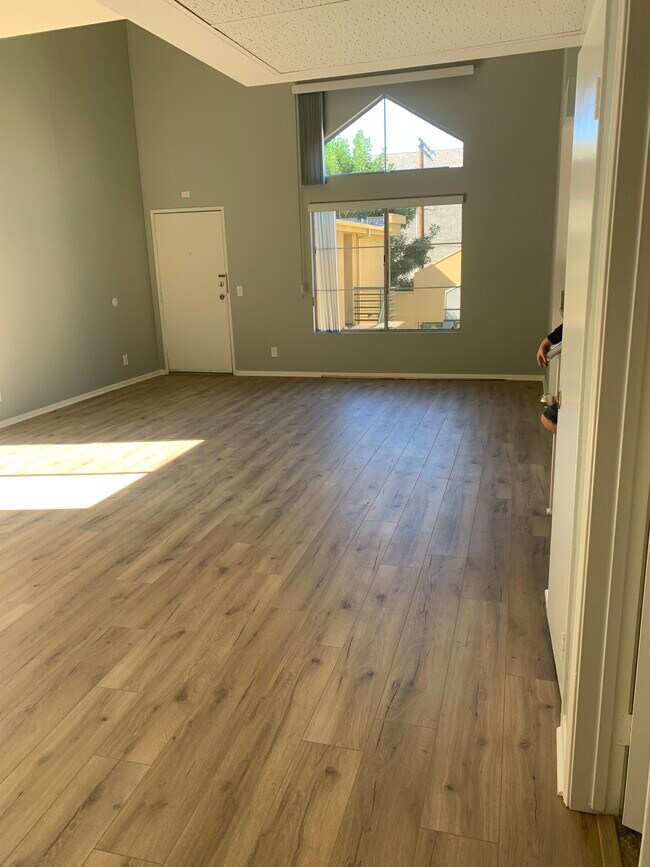 17450 Burbank Blvd Apartments and Nearby Encino Apartments For Rent