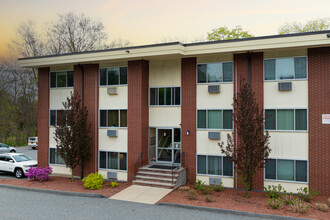 Continental Court Condominiums in Woburn, MA - Building Photo - Building Photo