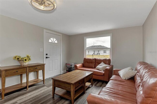 304 San Carlos Ave in North Port, FL - Building Photo - Building Photo